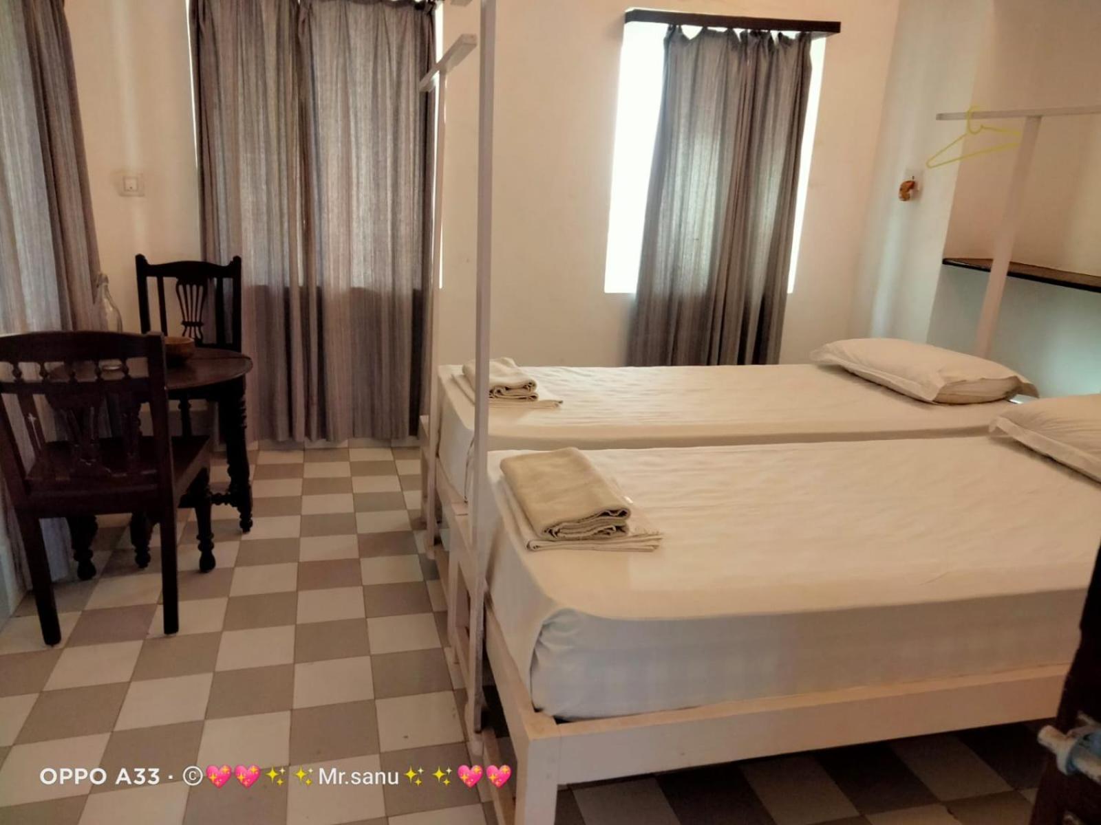 Z Hotel *